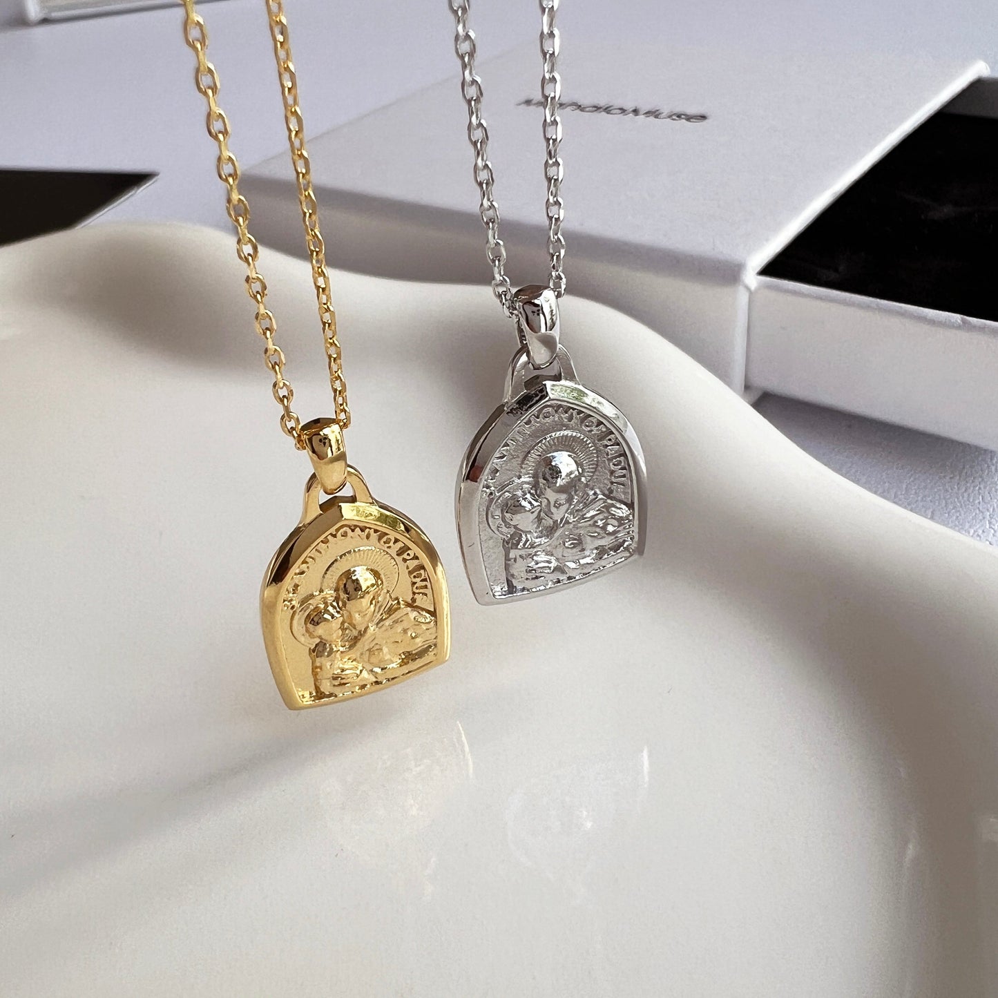 Medallion Arch Pray For Us St Anthony Necklace