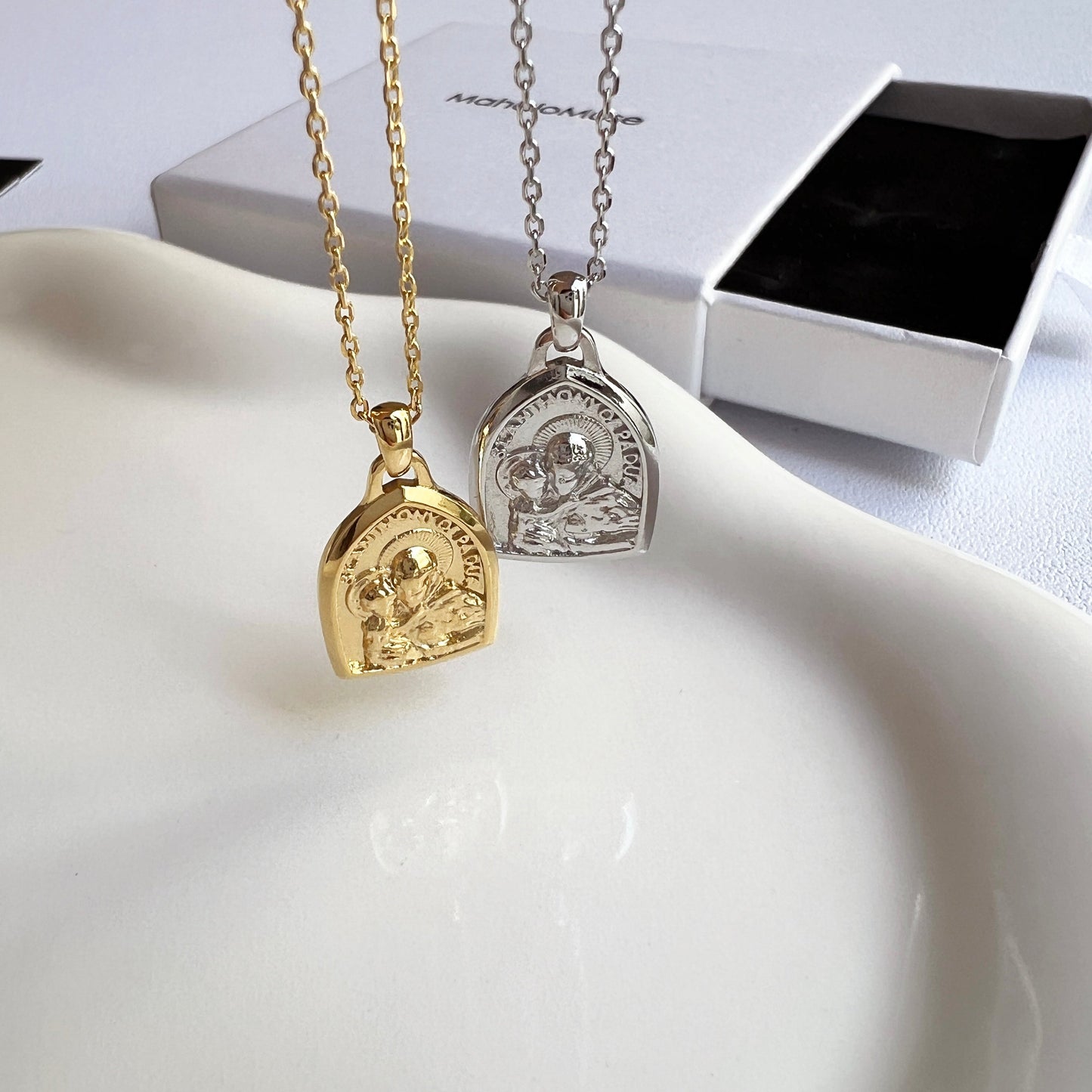 Medallion Arch Pray For Us St Anthony Necklace