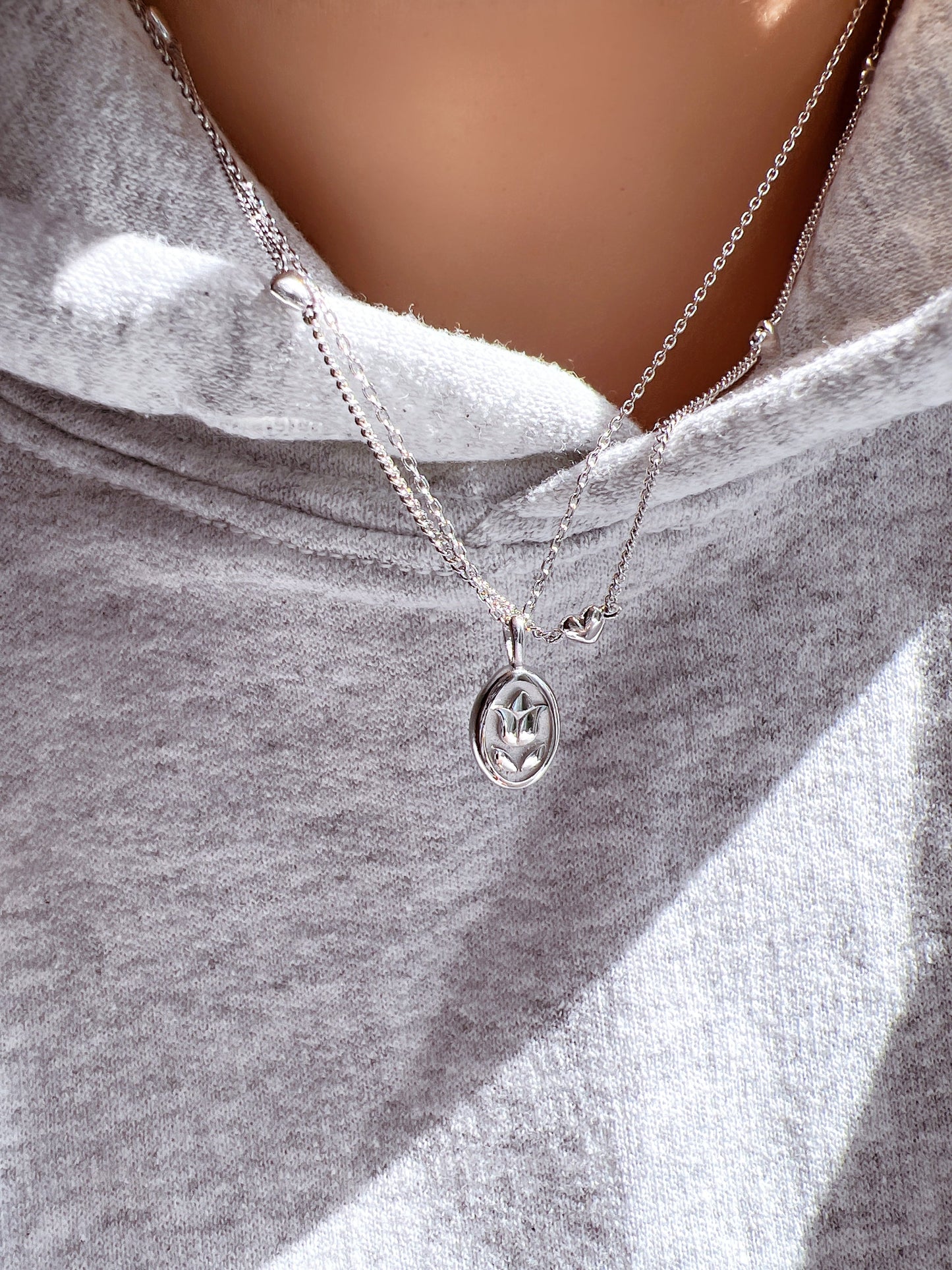 Oval Disc Tulip Flower Pendant Necklace