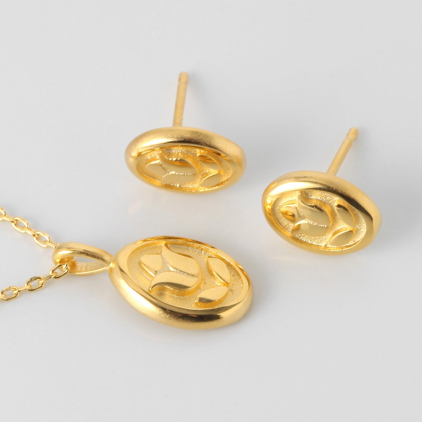 Oval Disc Tulip Flower Pendant Necklace