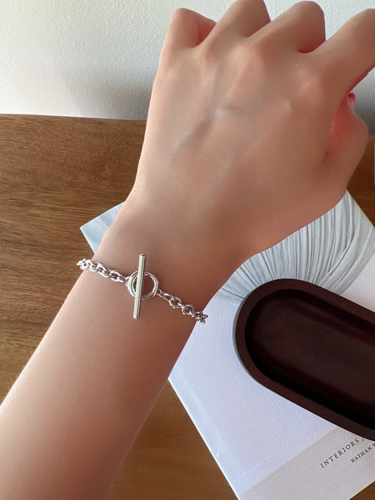 Toggle Charm T Bar Bold Chain Bracelet