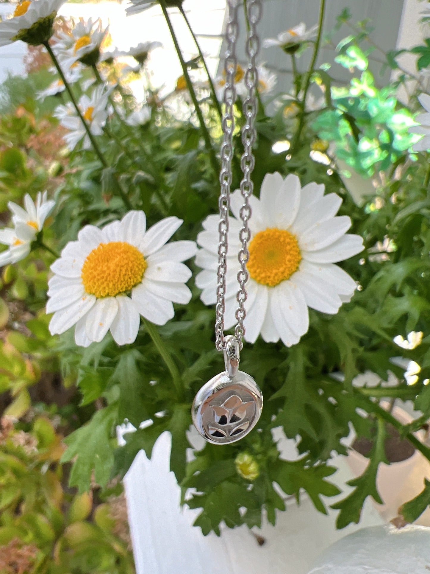Oval Disc Tulip Flower Pendant Necklace