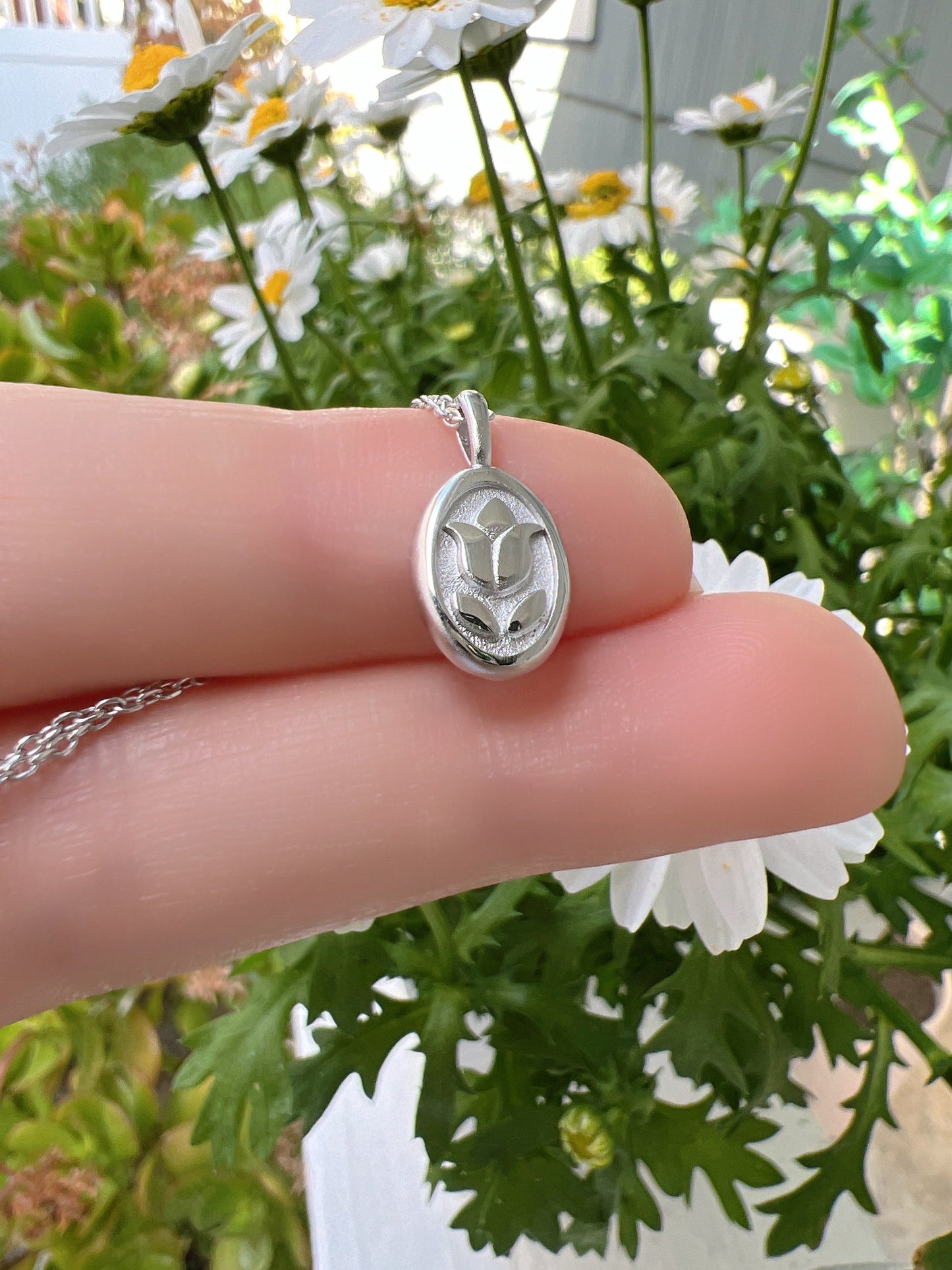 Oval Disc Tulip Flower Pendant Necklace