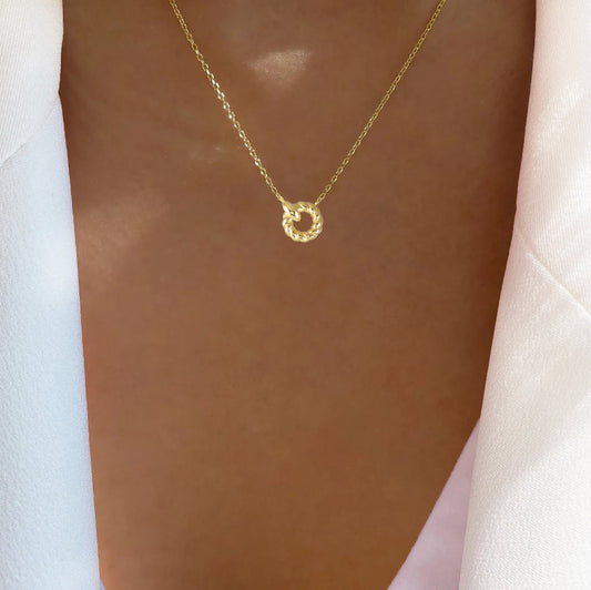 Circle Twisted Rope Round Pendant Necklace