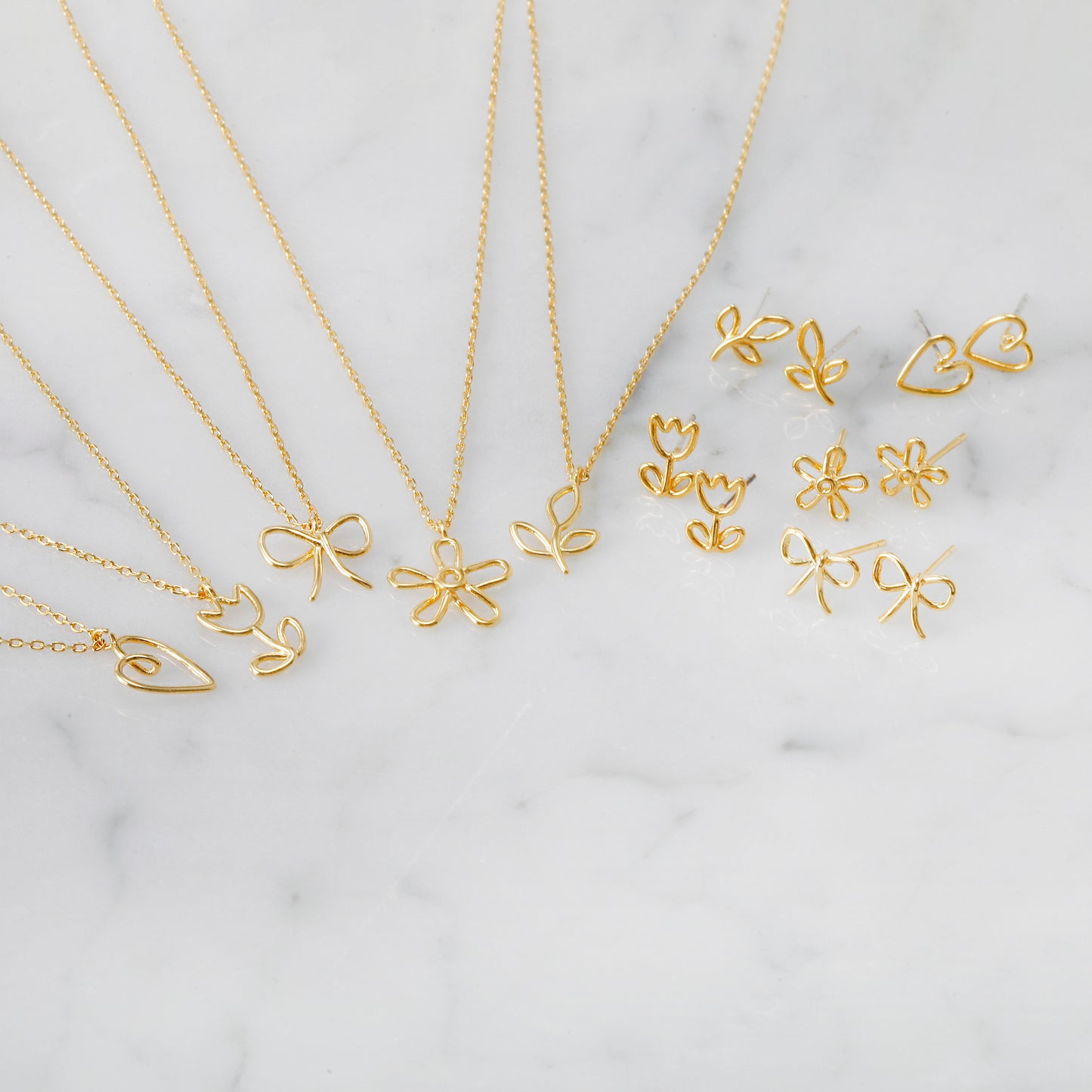 Flower Wire Pendant Necklace