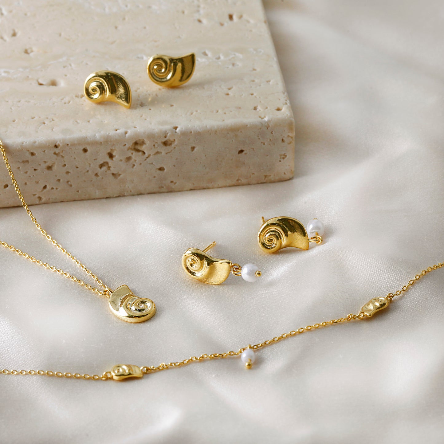 Seashell Pendant Necklace