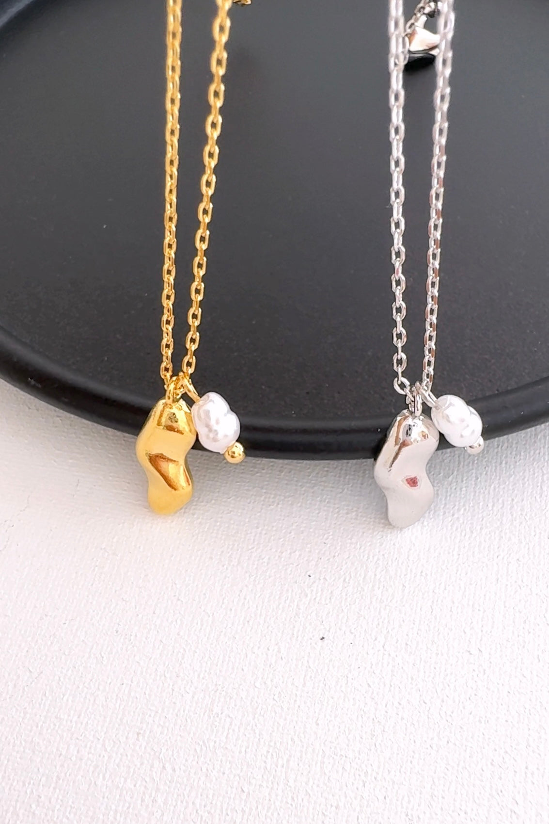 Kidney Bean with Tiny Pearl Necklace