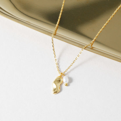 Kidney Bean with Tiny Pearl Necklace