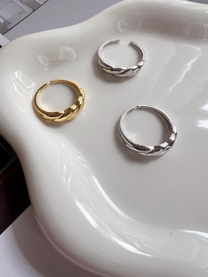 Croissant Bold Twist Adjustable Open Ring