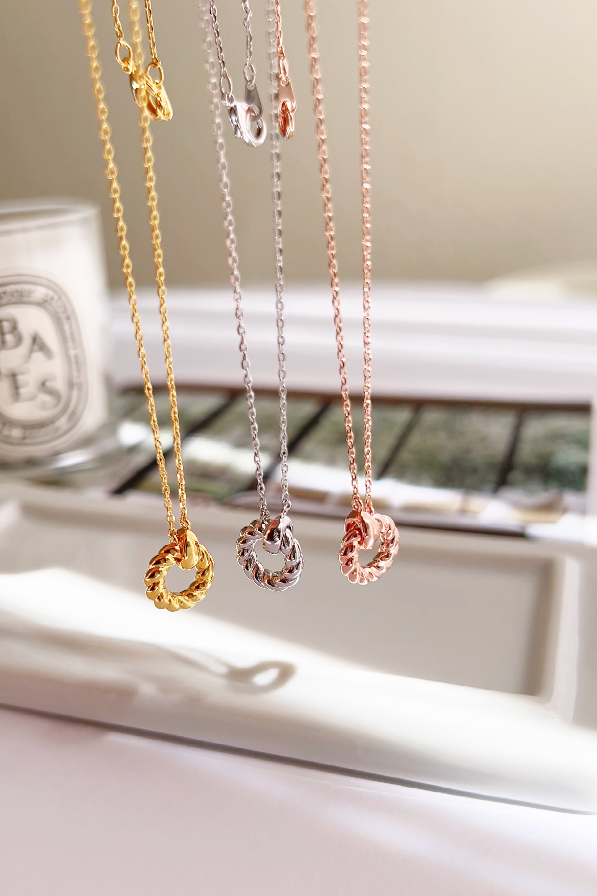 Circle Twisted Rope Round Pendant Necklace