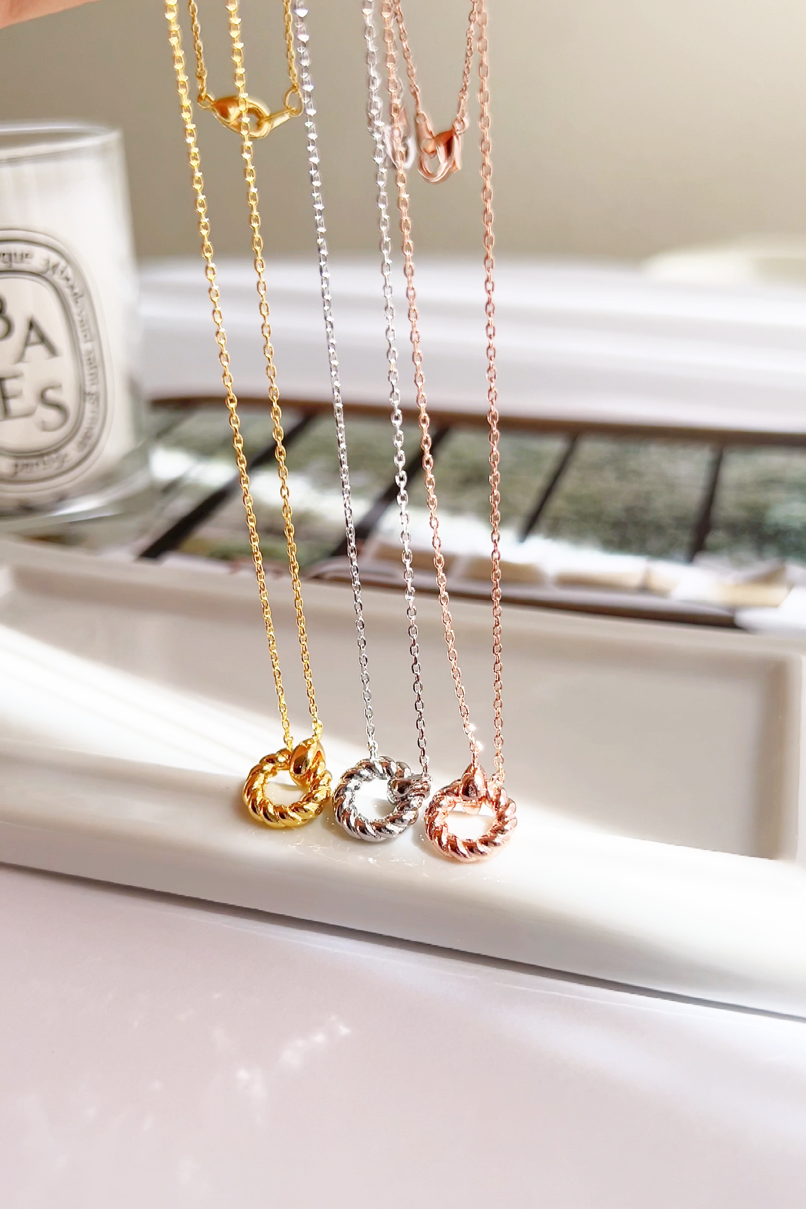 Circle Twisted Rope Round Pendant Necklace