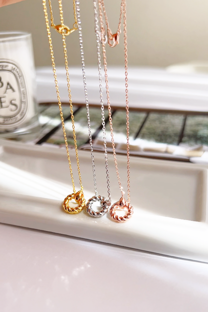 Circle Twisted Rope Round Pendant Necklace