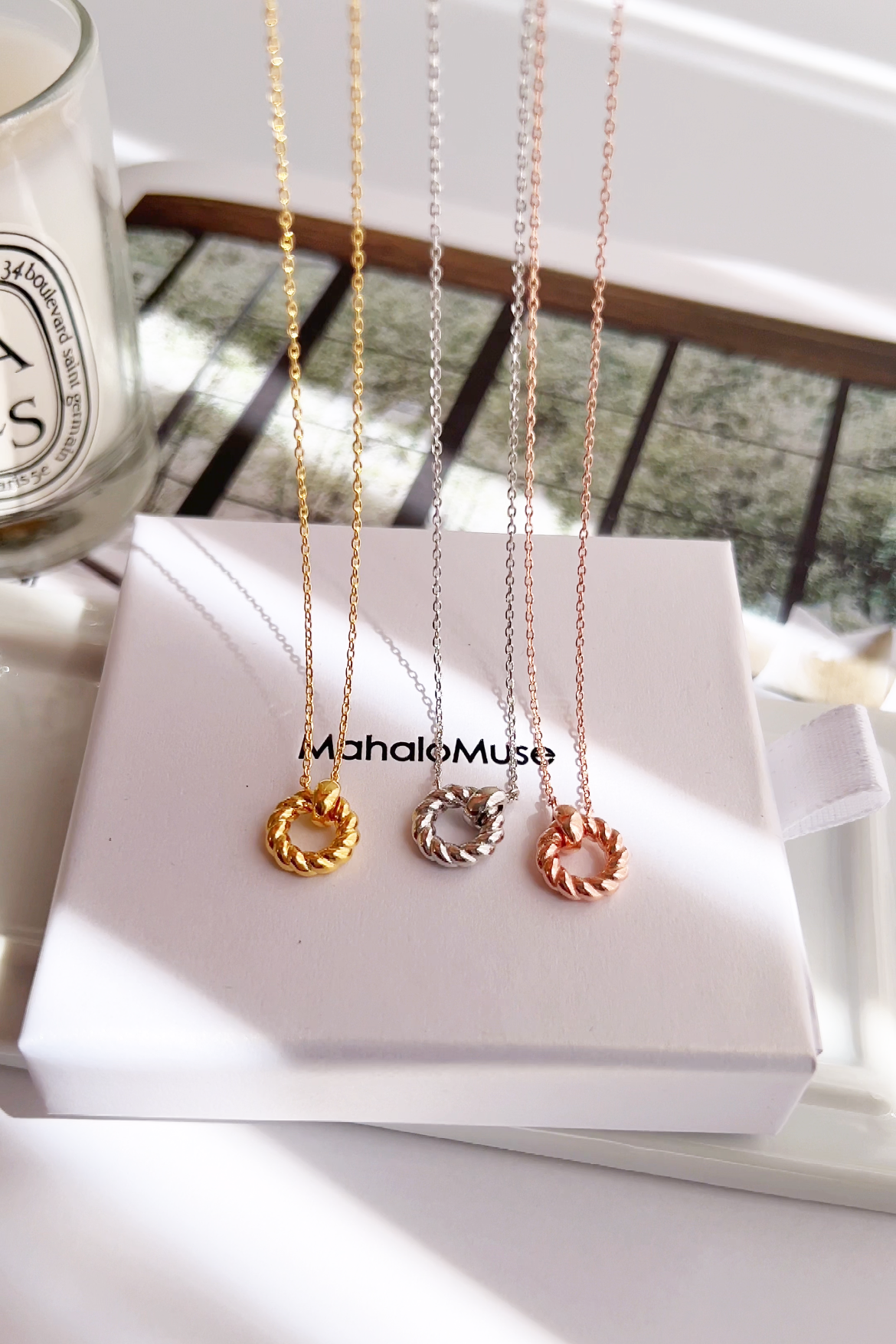 Circle Twisted Rope Round Pendant Necklace