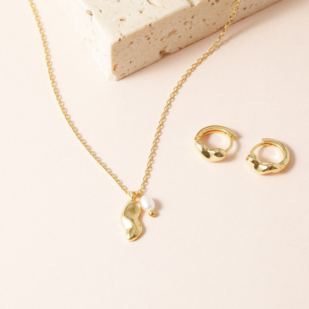 Kidney Bean with Tiny Pearl Necklace