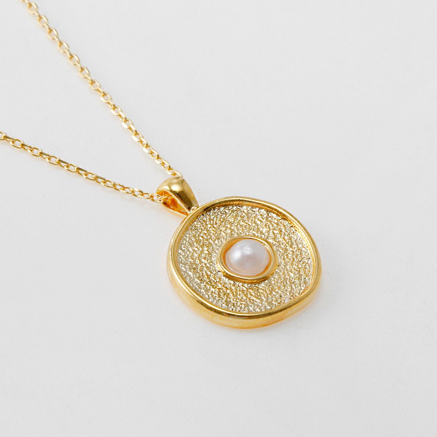 Textured Medallion Disc Pearl Stud Necklace