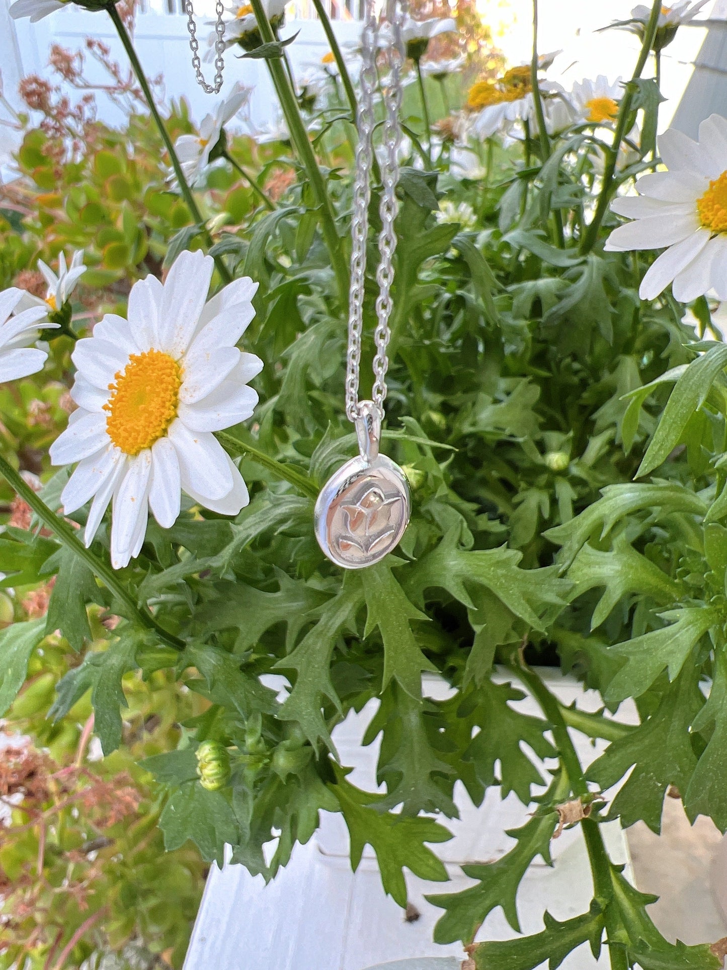 Oval Disc Tulip Flower Pendant Necklace